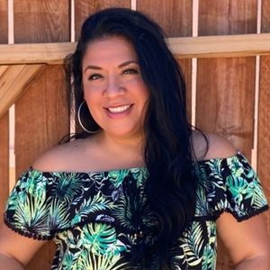 Meet your Posher, Yanet